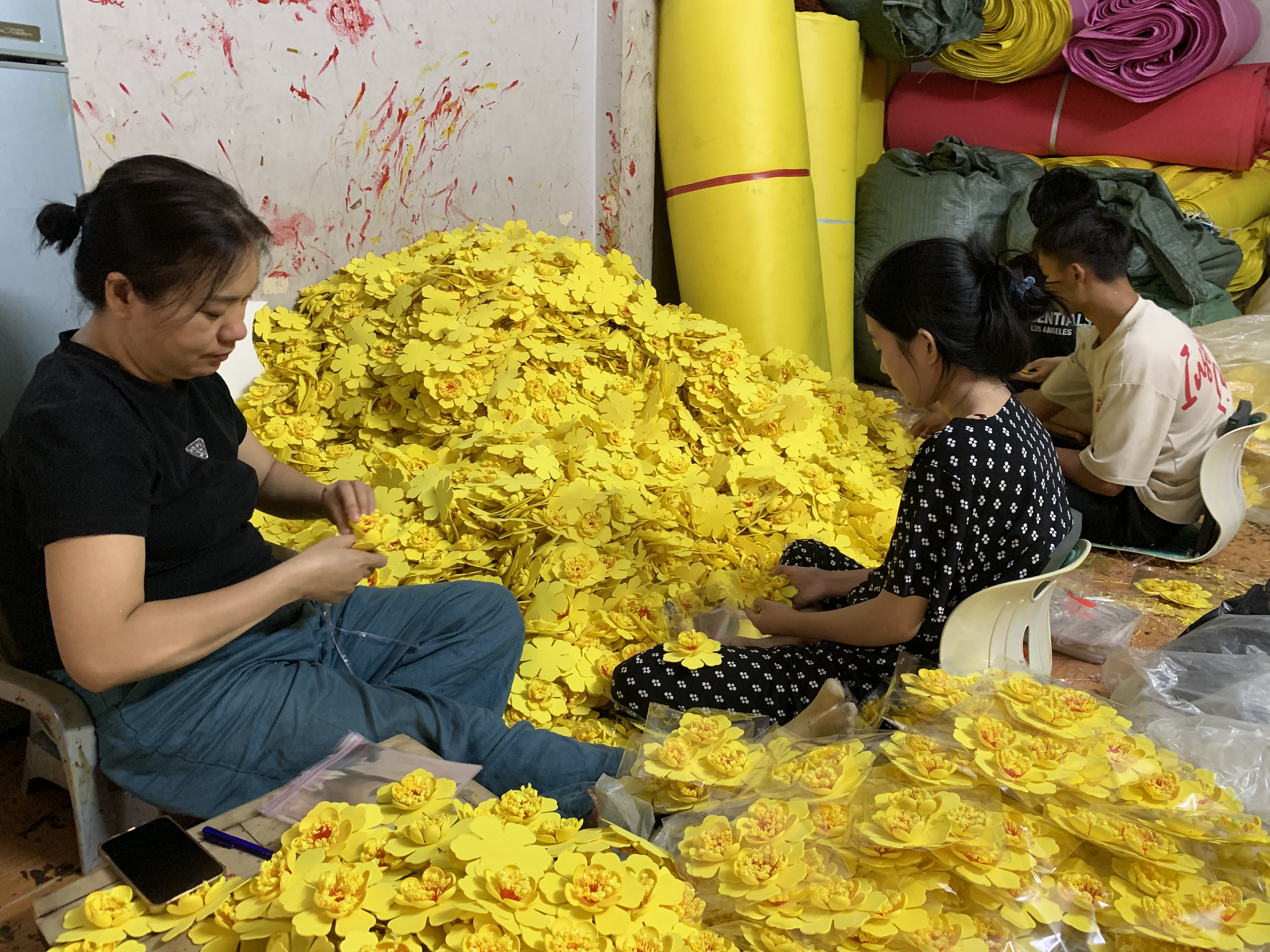 Giữ “hồn quê” trong những cánh hoa tết